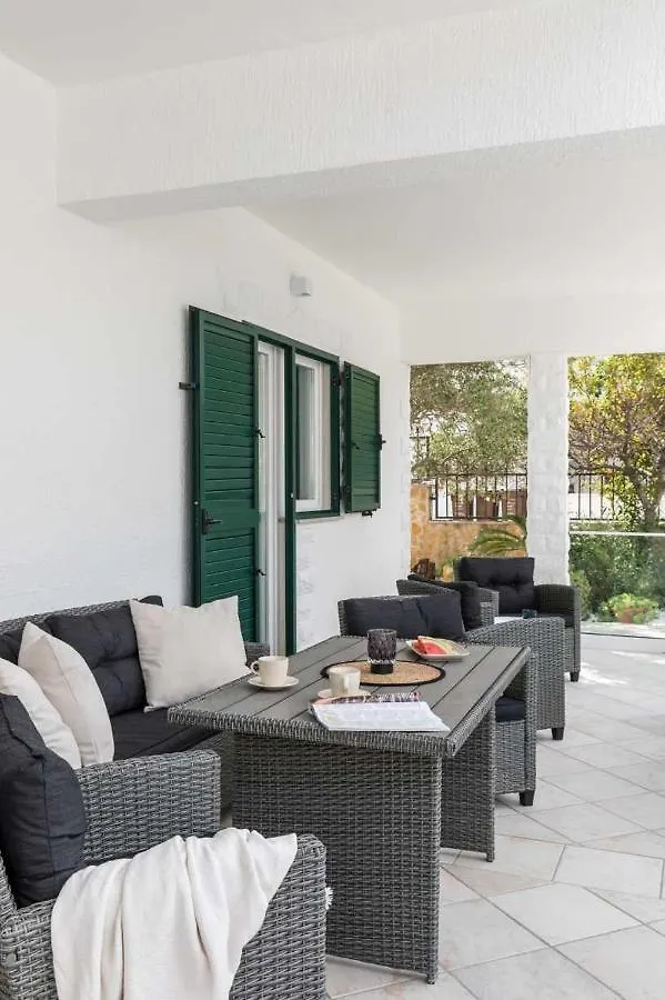 Apartment In Arbanija With Sea View, Terrace, Air Conditioning, Wifi 5139-3 Trogir
