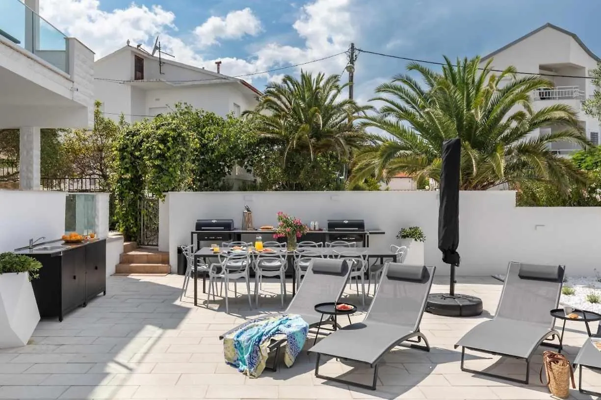Apartment In Arbanija With Sea View, Terrace, Air Conditioning, Wifi 5139-3 Trogir