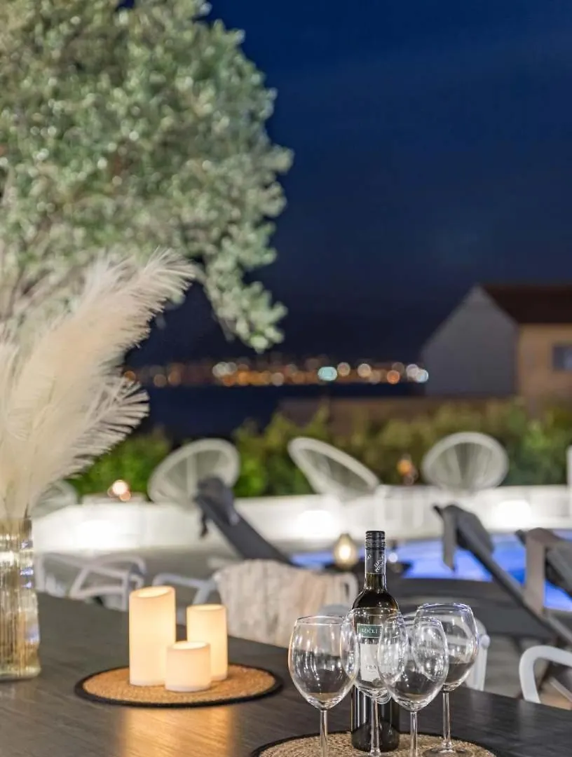 Apartment In Arbanija With Sea View, Terrace, Air Conditioning, Wifi 5139-3 Trogir