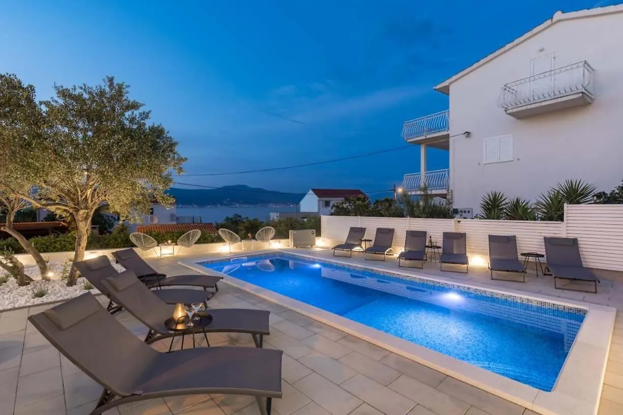 Apartment In Arbanija With Sea View, Terrace, Air Conditioning, Wifi 5139-3 Trogir Kroatien