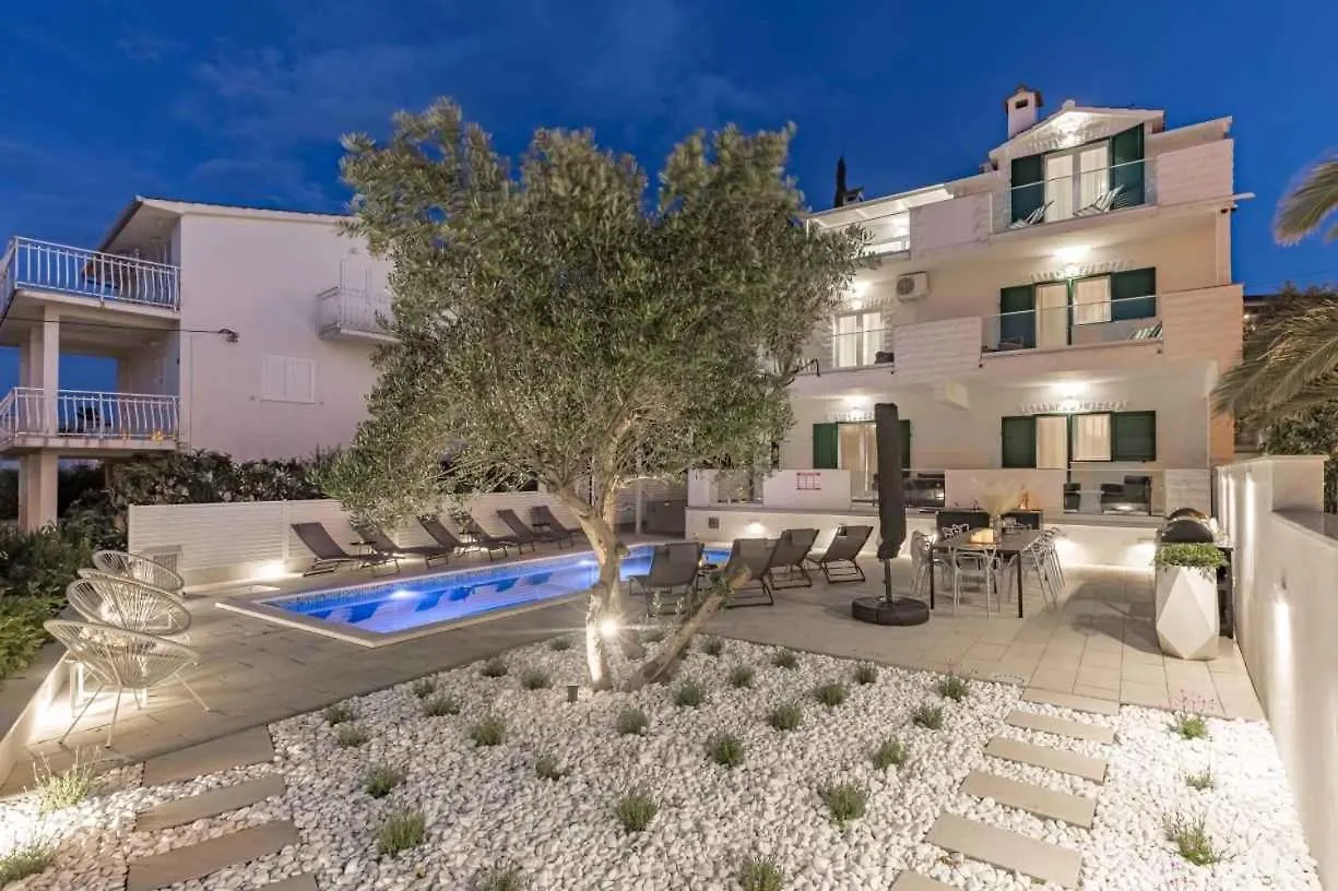 Apartment In Arbanija With Sea View, Terrace, Air Conditioning, Wifi 5139-3 Trogir