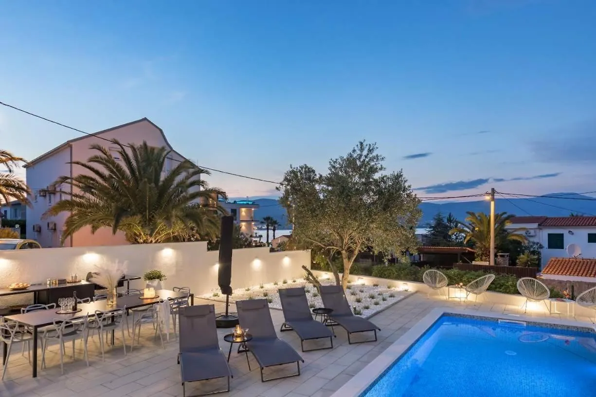 Apartment In Arbanija With Sea View, Terrace, Air Conditioning, Wifi 5139-3 Trogir Kroatien