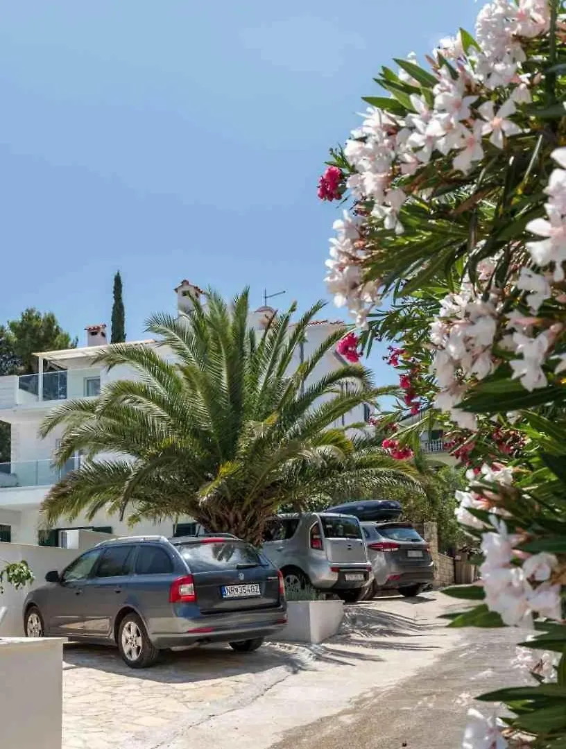 Apartment In Arbanija With Sea View, Terrace, Air Conditioning, Wifi 5139-3 Trogir Kroatien