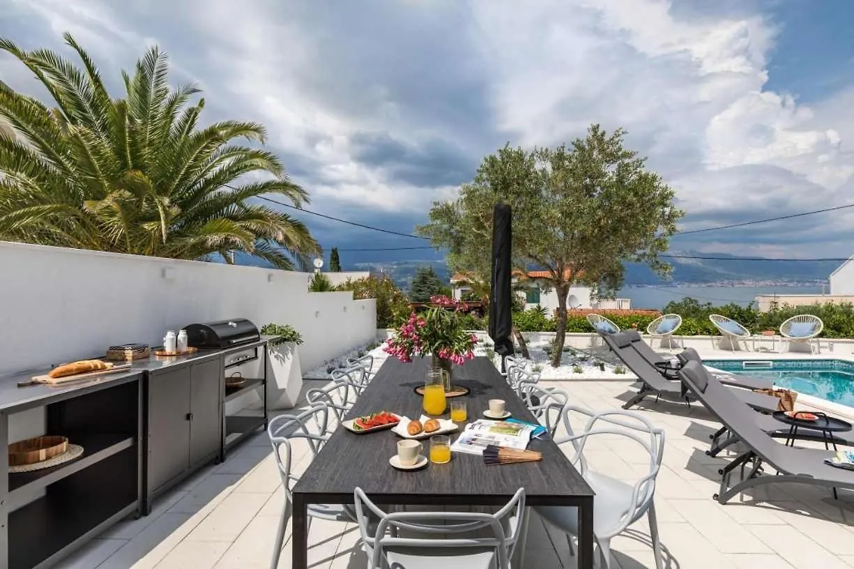 Apartment In Arbanija With Sea View, Terrace, Air Conditioning, Wifi 5139-3 Trogir